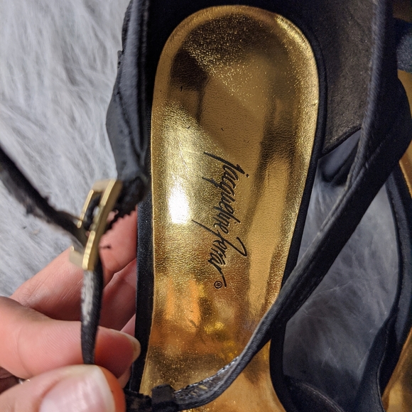 Sandals / Heels - Picture 7 of 8